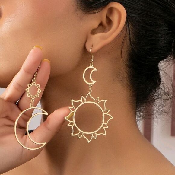 Sun & Moon Mismatched Drop Earrings Gold Tone New - Picture 1 of 4